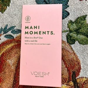 NWOT Vegan Mani Moments by Voesh